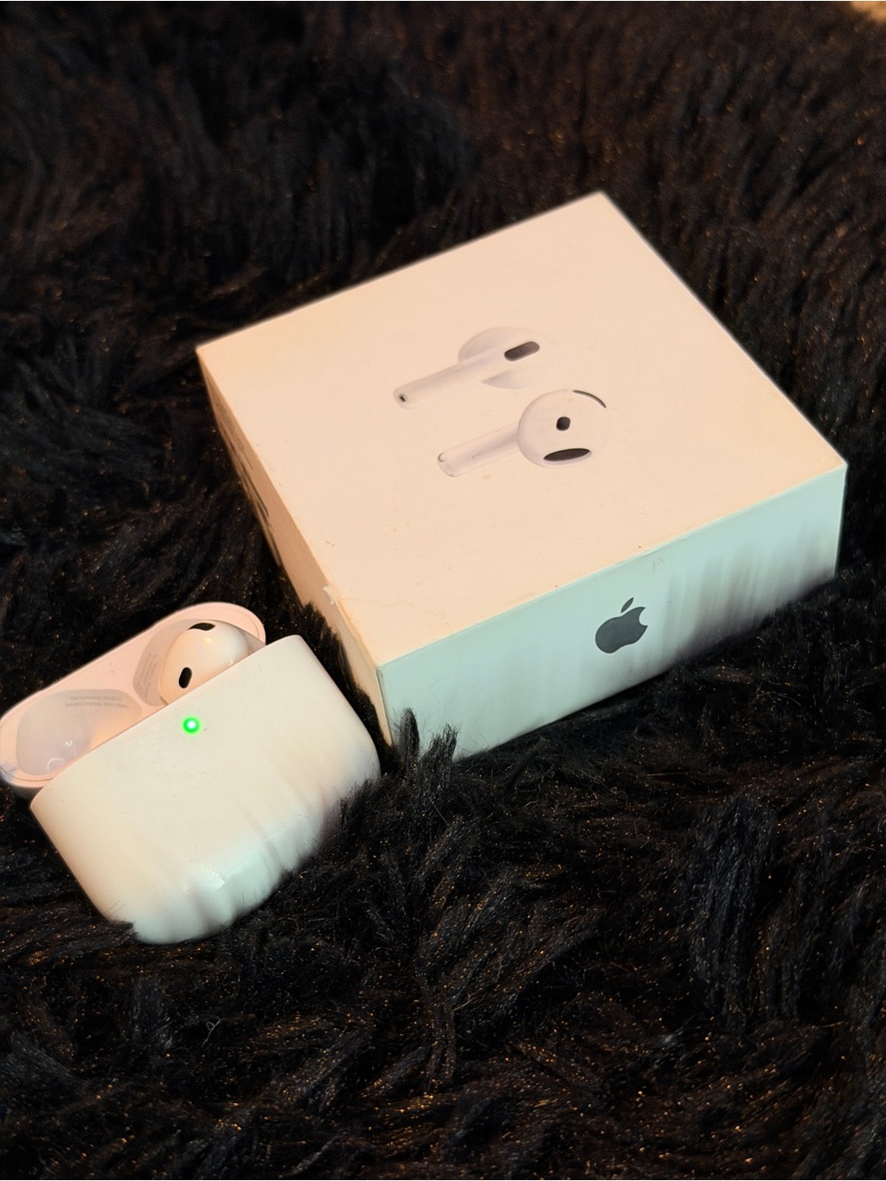 Apple AirPods 4 gen only have ONE earbud but works like new BOX COMES WITH